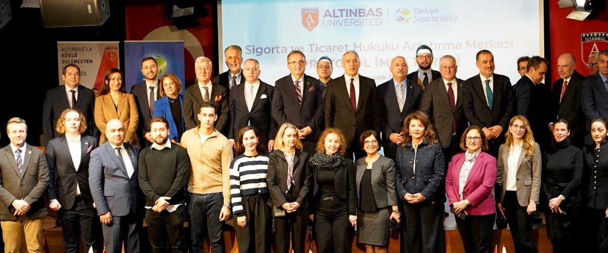 Altınbaş Üniversitesi ev sahipliğinde düzenlenen Sigorta ve Ticaret Hukuku Alanında İş Birliği Protokolü İmza Töreni, akademi ve uygulamayı bir araya getiren önemli bir adım olarak gerçekleştirilmiştir.